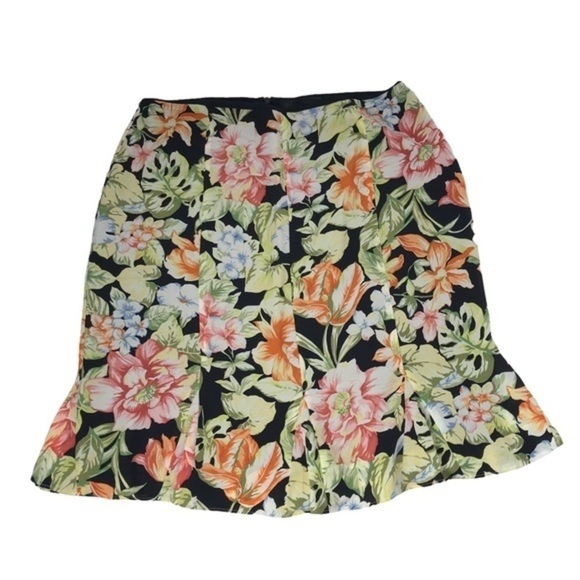 Talbots black florals knee length pure silk skirt size 14
Black / multi colors - Picture 1 of 6